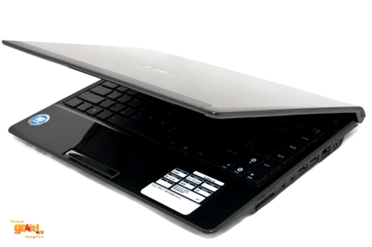 Asus UL30 - grosimea maximă a laptopului este de 24,6 mm
