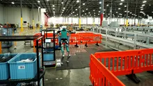 Amazon vrea să livreze comenzile cu roboți umanoiziroboti