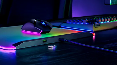 Razer a lansat primul mousepad cu iluminare LED