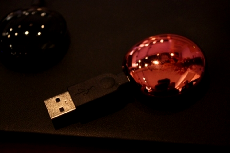 Samsung YP-S2 Pebble - adaptorul pentru mufa USB
