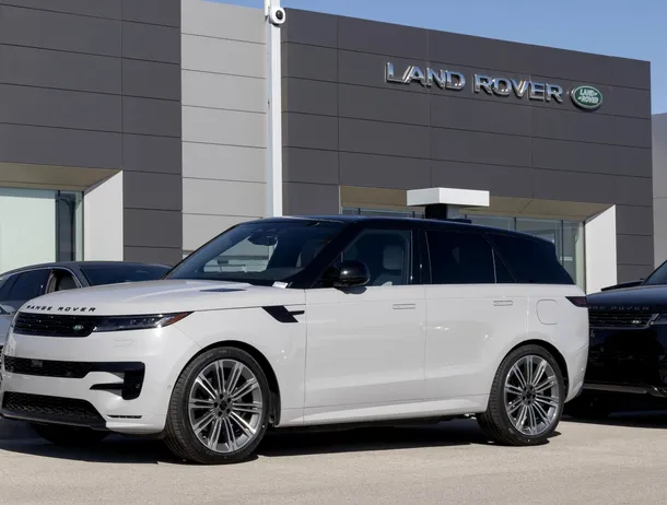 Hackeri ruși, responsabili de atacul asupra Jaguar Land Rover, care a costat economia britanică 2,5 mld. de dolari