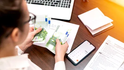 Cine câștigă și cine pierde la salariu din cauza inteligenței artificiale: concluziile unui studiu realizat pe 3.000 de firme