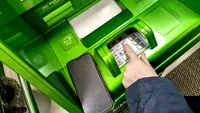 Anunț pentru cei care scot bani de la bancomat. Obligatoriu la ATM. Verificați întotdeauna când scoateți cash