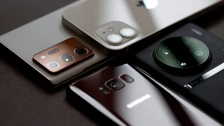 Apple și Samsung au dominat piața smartphone-urilor în 2025