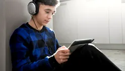 Jumătate dintre adolescenții români spun că petrec prea mult timp în fața ecranelor. Mulți nu realizează efectele negative