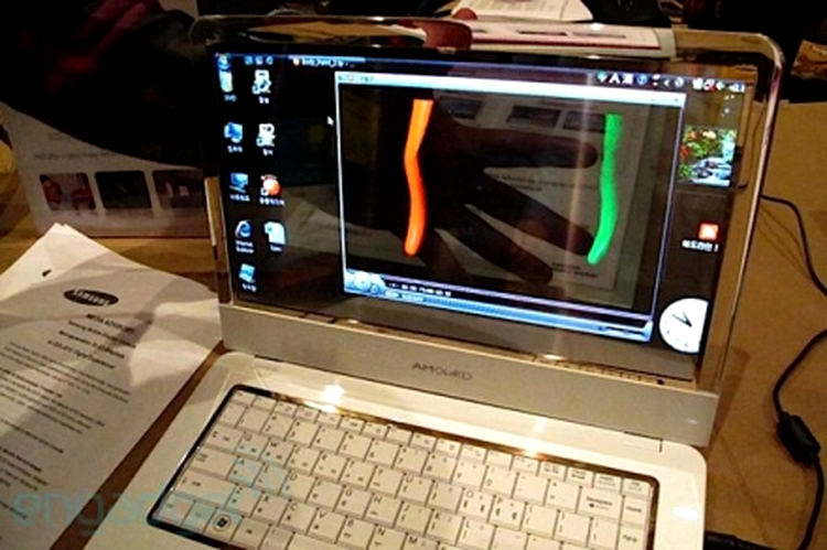 Laptop Samsung cu ecran AMOLED - un concept momentan