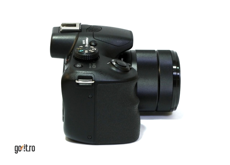 Sony A3000 are un grip generos