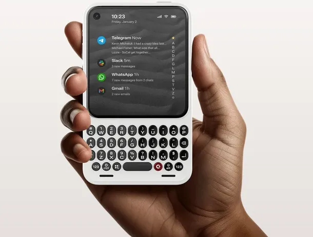 Clicks Communicator, un smartphone compact cu tastatură fizică – VIDEO