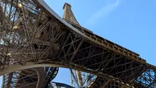O bucată de istorie la licitație: Secțiune originală din scara Turnului Eiffel, scoasă la vânzare în Paris