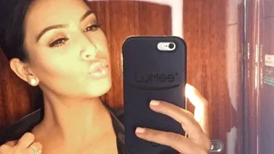 Kim Kardashian susţine că şi-a făcut 6.000 de selfie-uri într-o vacanţă de doar patru zile