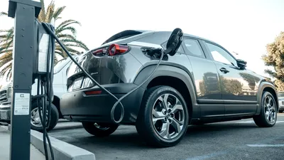 Amenzi pentru șoferii care blochează stațiile de încărcare electrică: Proiect USR de schimbare a Codului Rutier