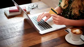 Românii, îndrumați să verifice site-urile cu terminația „.ro” înainte de a face cumpărături. La ce trebuie să fim atenți?