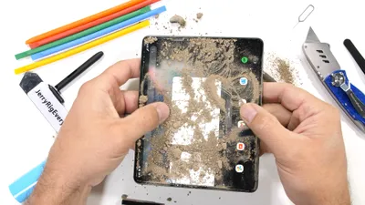 Cum se comportă Galaxy Z Fold3 în testele extreme de rezistență. VIDEO
