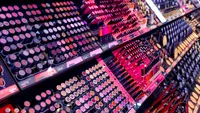 Cum să faci bani din vânzarea cosmeticelor? Pașii de urmat pentru comercializarea online