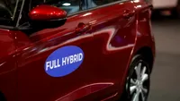 Proprietarii de mașini hibride vor plăti un impozit substanțial mai mare decât se stabilise inițial, avertizează consultanți fiscali