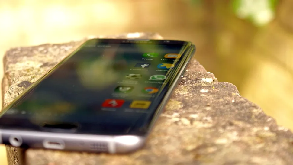 Samsung nu va mai lansa nici un model Galaxy S fără ecran curbat