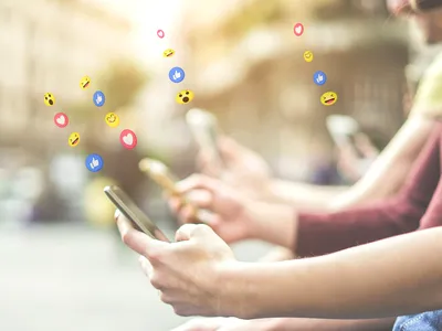 INFOGRAFIC | Utilizarea rețelelor sociale de către tineri în România: aproape de saturație, dar sub media europeană