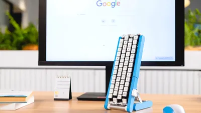 Google a inventat o tastatură pentru o singură mână. Tastele vin singure la degete, dar există o problemă - VIDEO