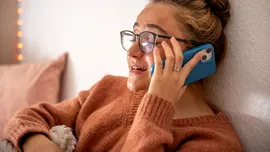 Apple le facilitează altor persoane înregistrarea apelurilor de pe iPhone, fără ca utilizatorii să-și dea seama