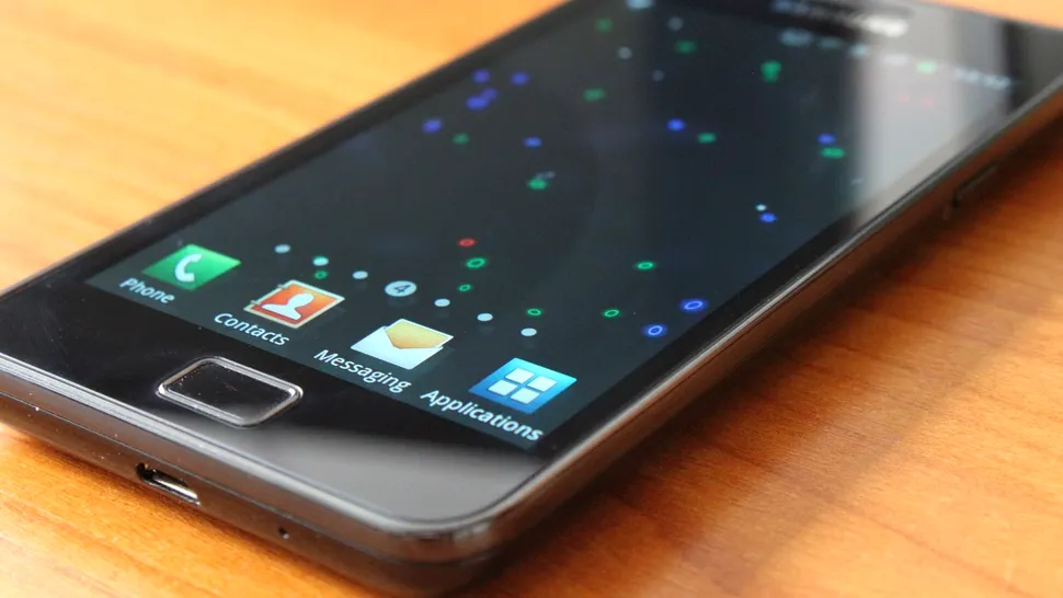 Android 12 este atât de bine optimizat încât poate rula și de pe un telefon Galaxy S2 de acum 11 ani