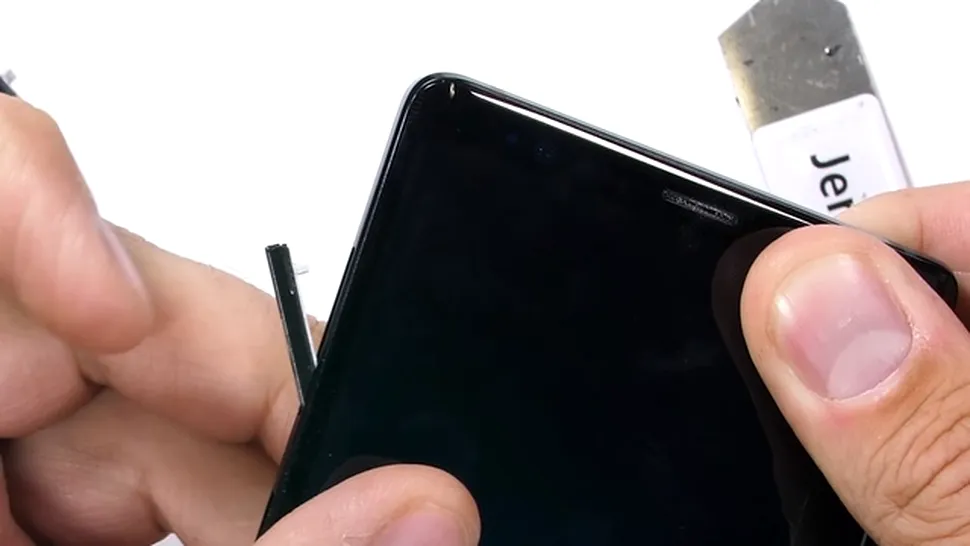 Samsung Galaxy Note9 iese campion în testele de rezistenţă. Telefonul are însă o problemă cu butoanele laterale