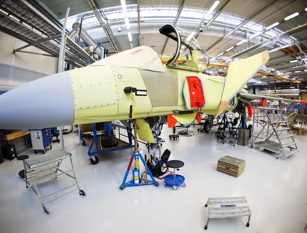 Avionul militar care poate decola de pe autostrăzi: SaaB vrea să producă 36 de unități pe an