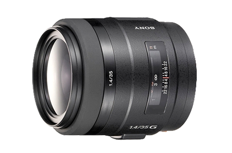 Sony G-Series 35 mm f/1.4 wide-angle