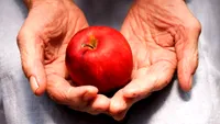 5 diete care modifică sigur vârsta biologică. Ce mănâncă persoanele care îmbătrânesc mai lent, de fapt