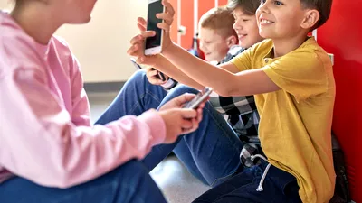 Studiu Google: Cât timp petrec copiii români pe internet și ce temeri au părinții