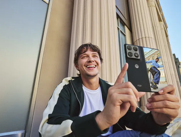 Razr Fold depășește Galaxy Z Fold7 în testele DxOMark