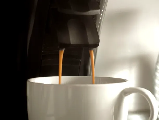 Un bărbat a descoperit că aparatul de cafea smart al părinților săi a consumat 1 TB de date în 10 zile