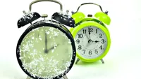Ora de iarnă 2025. În ce weekend dă România ceasurile înapoi. Schimbarea afectează rutina zilnică