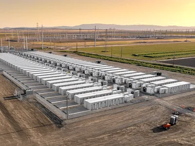 Prețuri mai mici în viitor? Primul acord tripartit al Uniunii Europene privind stocarea energiei, semnat la Luxemburg