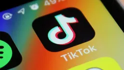 TikTok a înlocuit televizorul ca sursă principală de divertisment pentru adulții dintr-o țară europeană