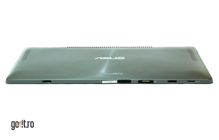 Asus TX300 - profilul subţire al carcasei metalice