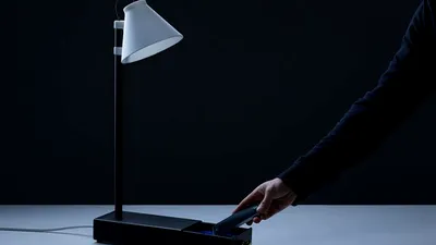 Offline Lamp se aprinde doar dacă renunţi la smartphone în timpul lucrului