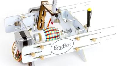 Paşte 2016: EggBot este un robot care poate încondeia ouă [VIDEO]