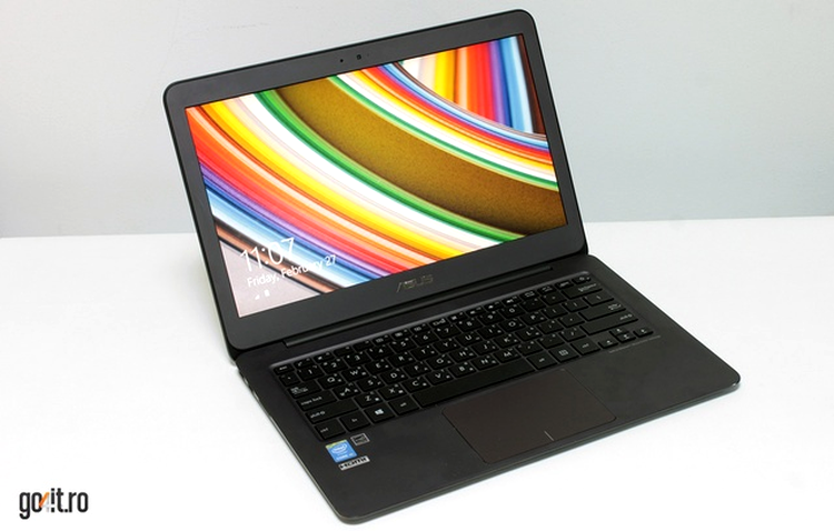 ASUS ZenBook UX305: un laptop uşor şi elegant