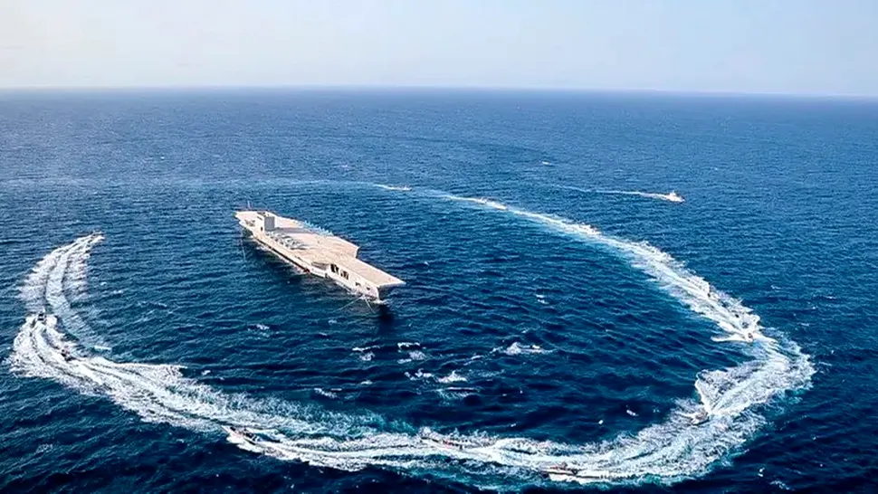 Gestul inconștient făcut de Iran cu falsul portavion pe care l-a scos recent pe mare