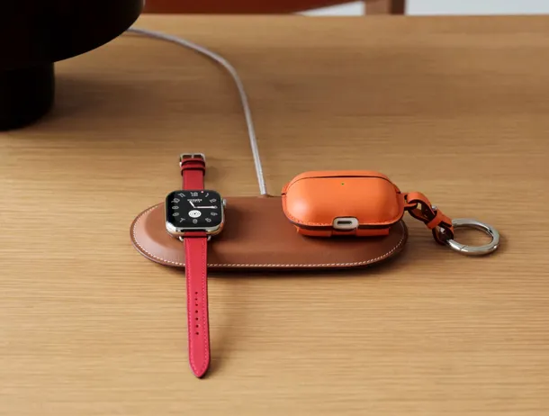 Noile încărcătoare Hermès pentru iPhone și Apple Watch costă între 1250 și 5150 de dolari