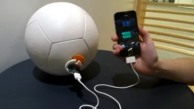 Soccket - mingea de fotbal cu care îţi încarci telefonul
