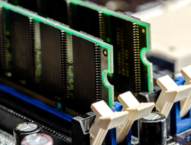 PC-ul tău are 16 GB de memorie RAM, dar funcționează ca și cum ar avea doar 8 GB. Această singură setare este motivul