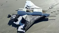 Alertă pe o plajă din România. O dronă a fost găsită printre mai multe rămășițe. Polițiștii au izolat zona