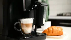 Dedeman are în oferta sa un espressor cu rezervor pentru lapte. Produsul este disponibil la sub 450 de lei
