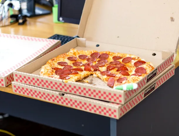 O mare compania de pizza, păgubită cu 100 de milioane de dolari de inteligența artificială