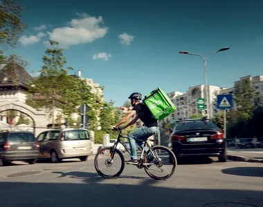 Uber Eats va reveni în România în 2026