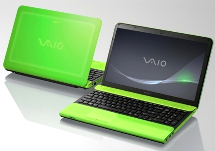 Sony VAIO CB cu diagonala de 15.5"