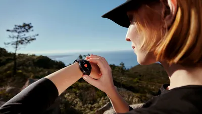OnePlus Watch 3 e aproape aici: Mai subțire, dar cu o baterie cu 30% mai mare