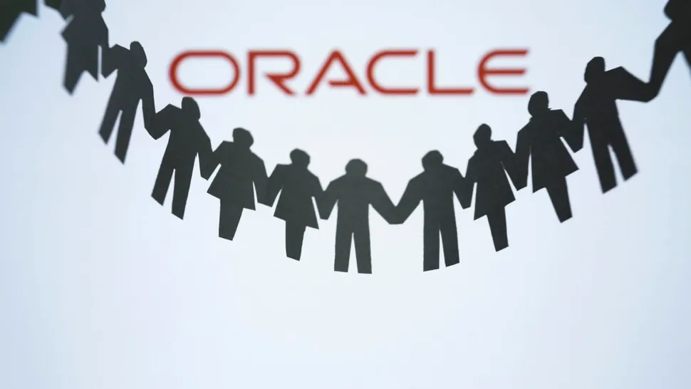Oracle a concediat 21.000 de angajați în ultimele 12 luni și susține că IA a înlocuit anumite posturi, dar analiștii iau în calcul și ambițiile costisitoare legate de infrastructura de IA