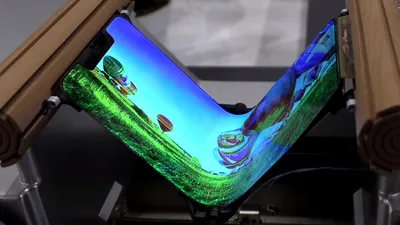 Huawei ar putea întrece Samsung în cursa pentru primul telefon cu ecran pliabil 